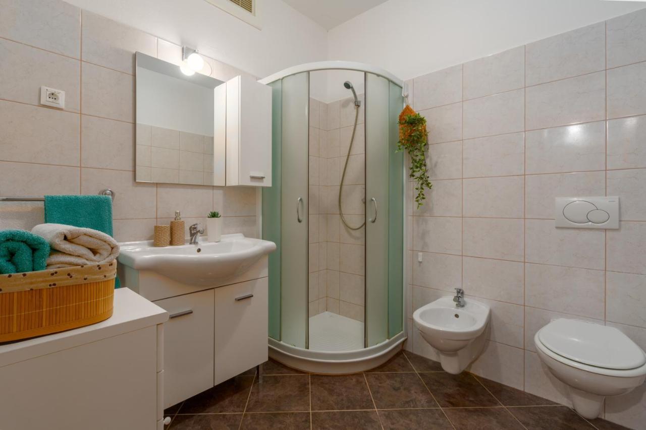 Studio Apartments Pinia-Marina โปเรช ภายนอก รูปภาพ