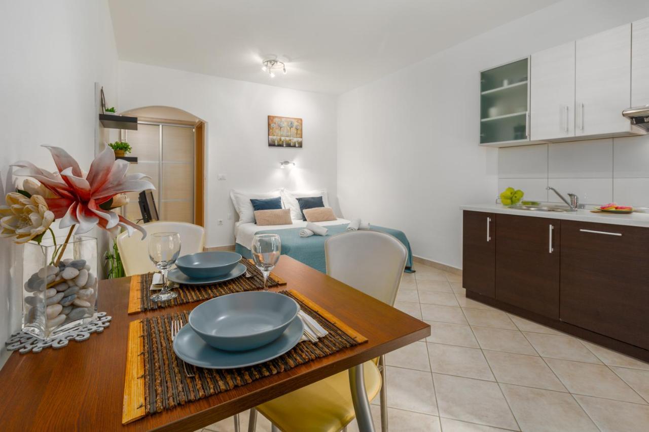 Studio Apartments Pinia-Marina โปเรช ภายนอก รูปภาพ