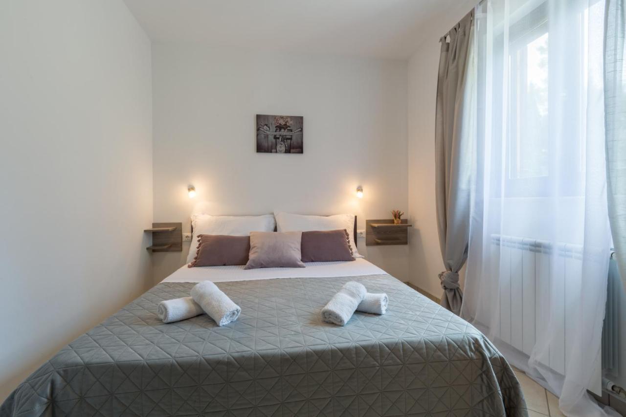Studio Apartments Pinia-Marina โปเรช ภายนอก รูปภาพ