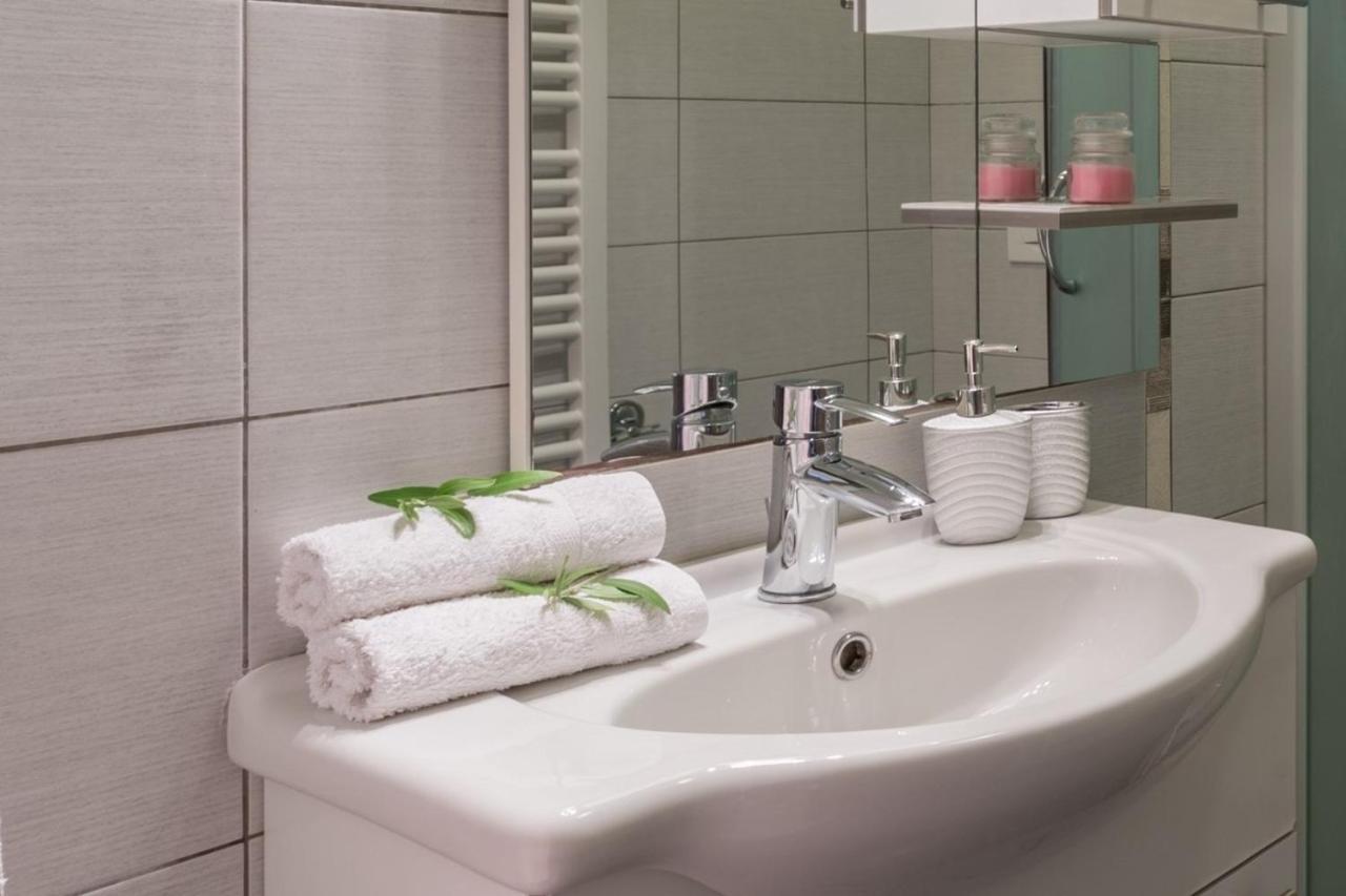 Studio Apartments Pinia-Marina โปเรช ภายนอก รูปภาพ