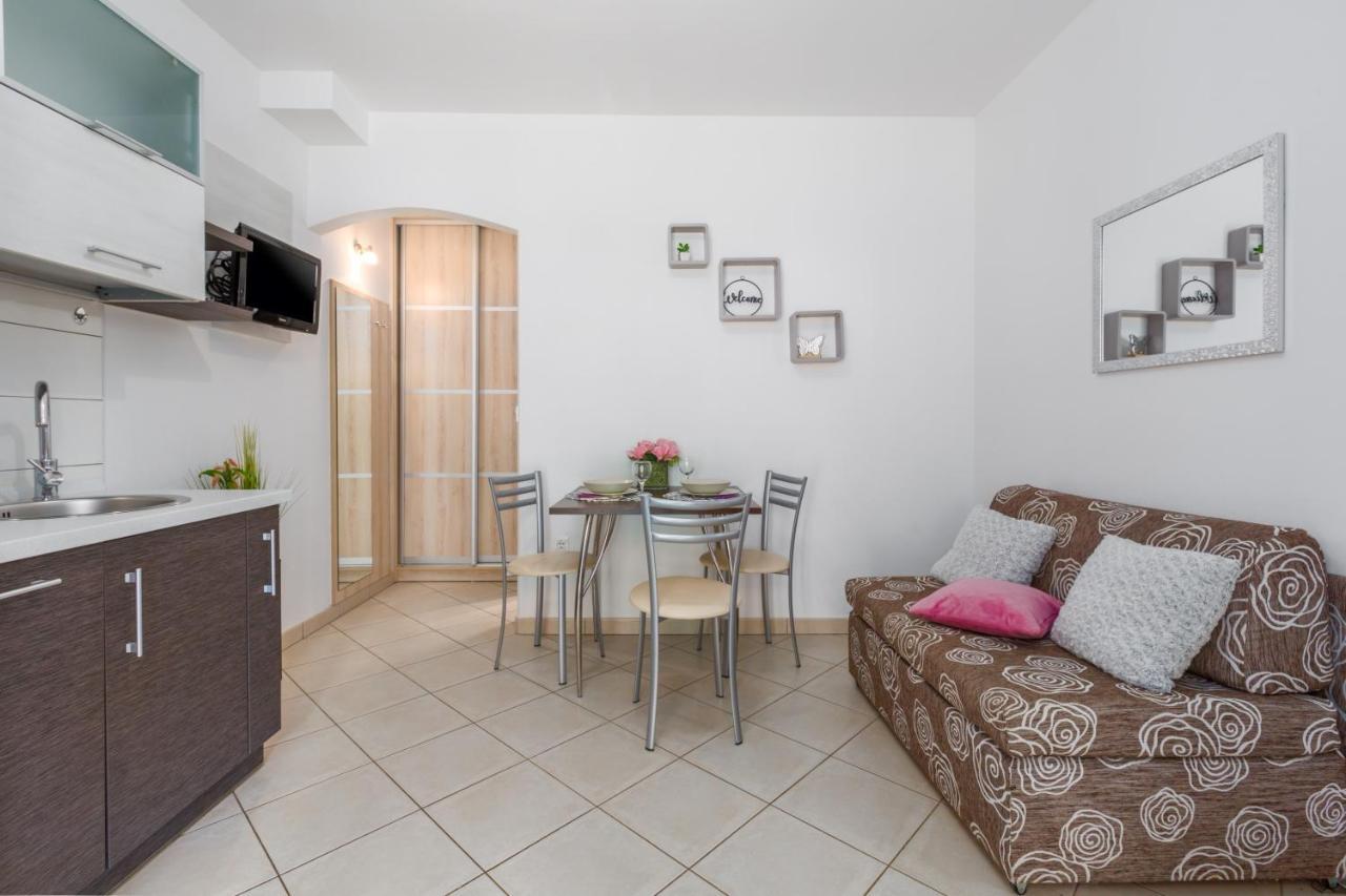 Studio Apartments Pinia-Marina โปเรช ภายนอก รูปภาพ